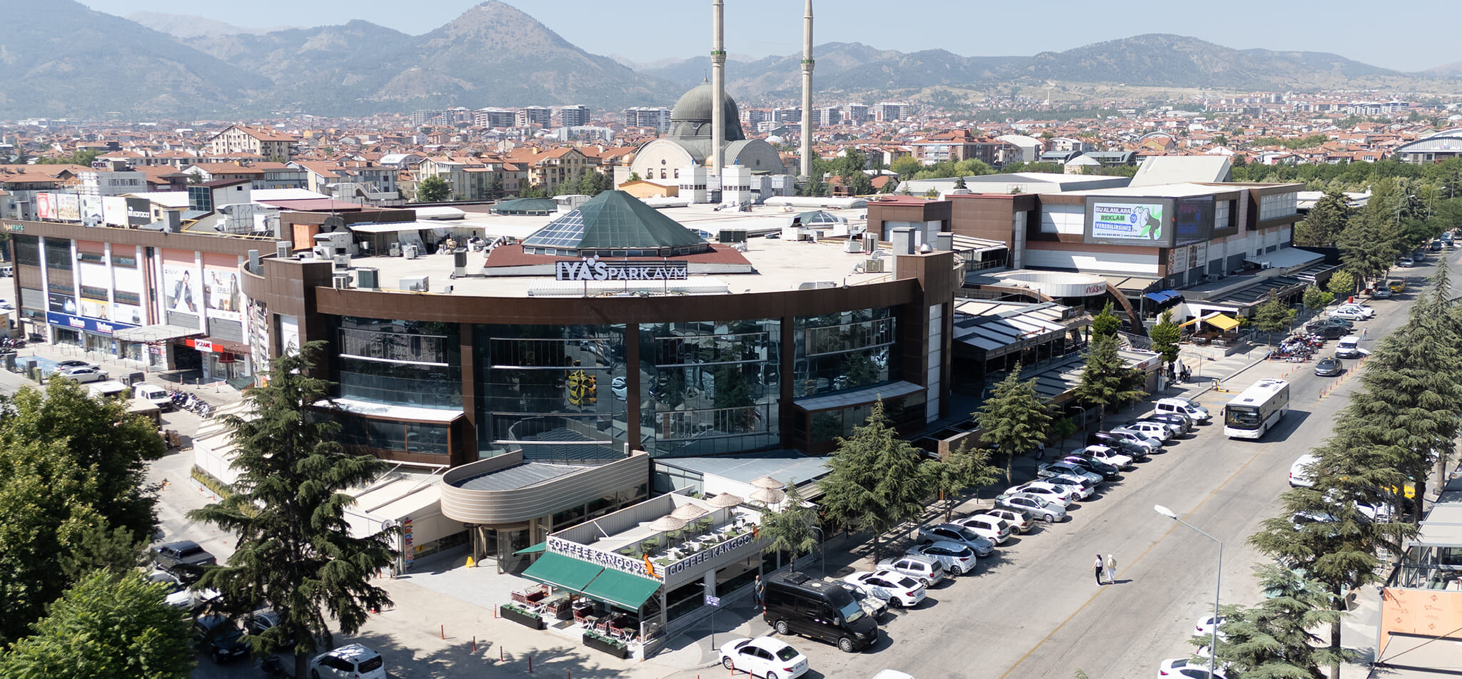 Iyaş, Hasan Ali̇ Meydan İle Altin Çağini Yaşiyor (1)