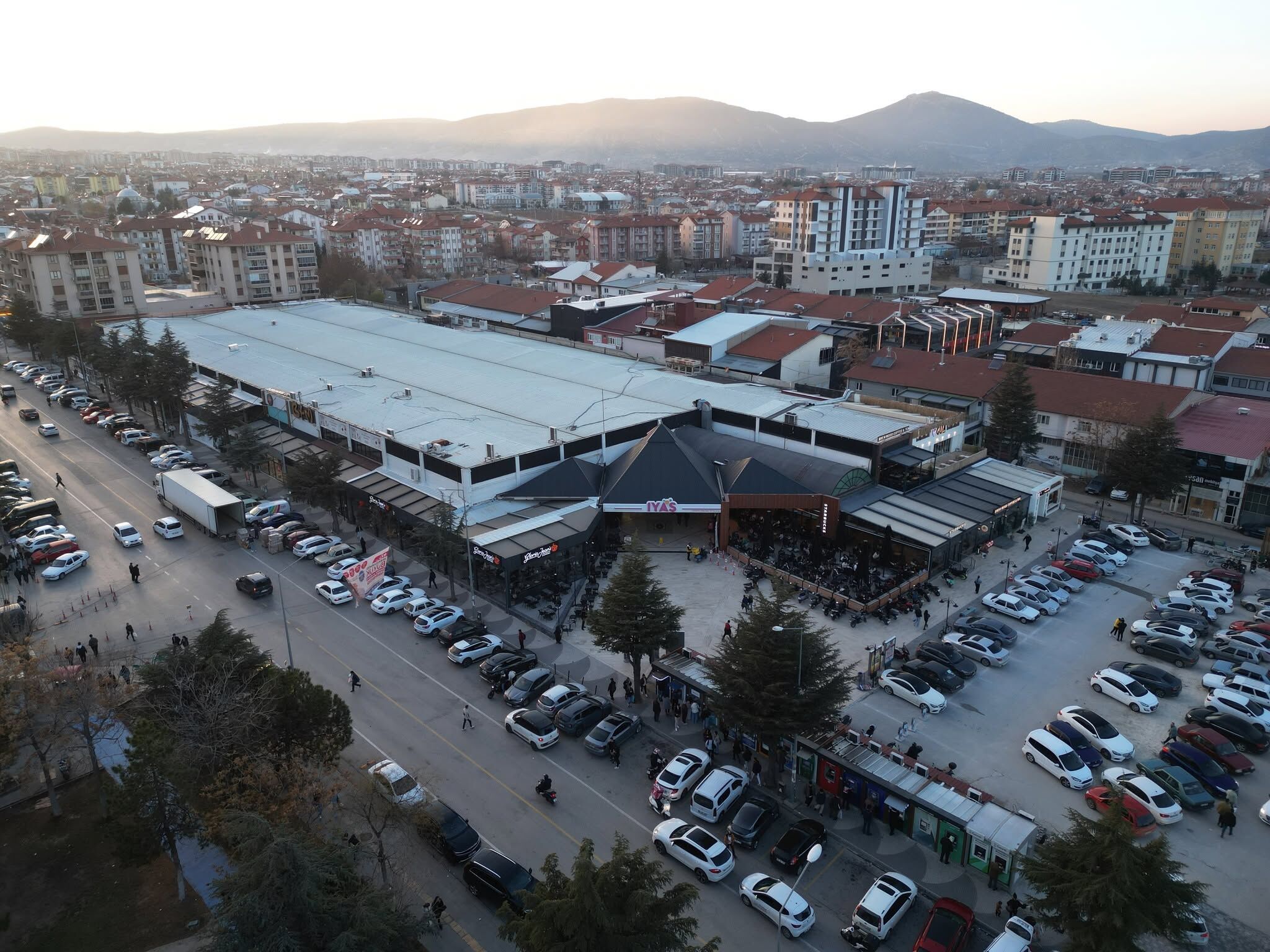 Iyaş, Hasan Ali̇ Meydan İle Altin Çağini Yaşiyor (2)