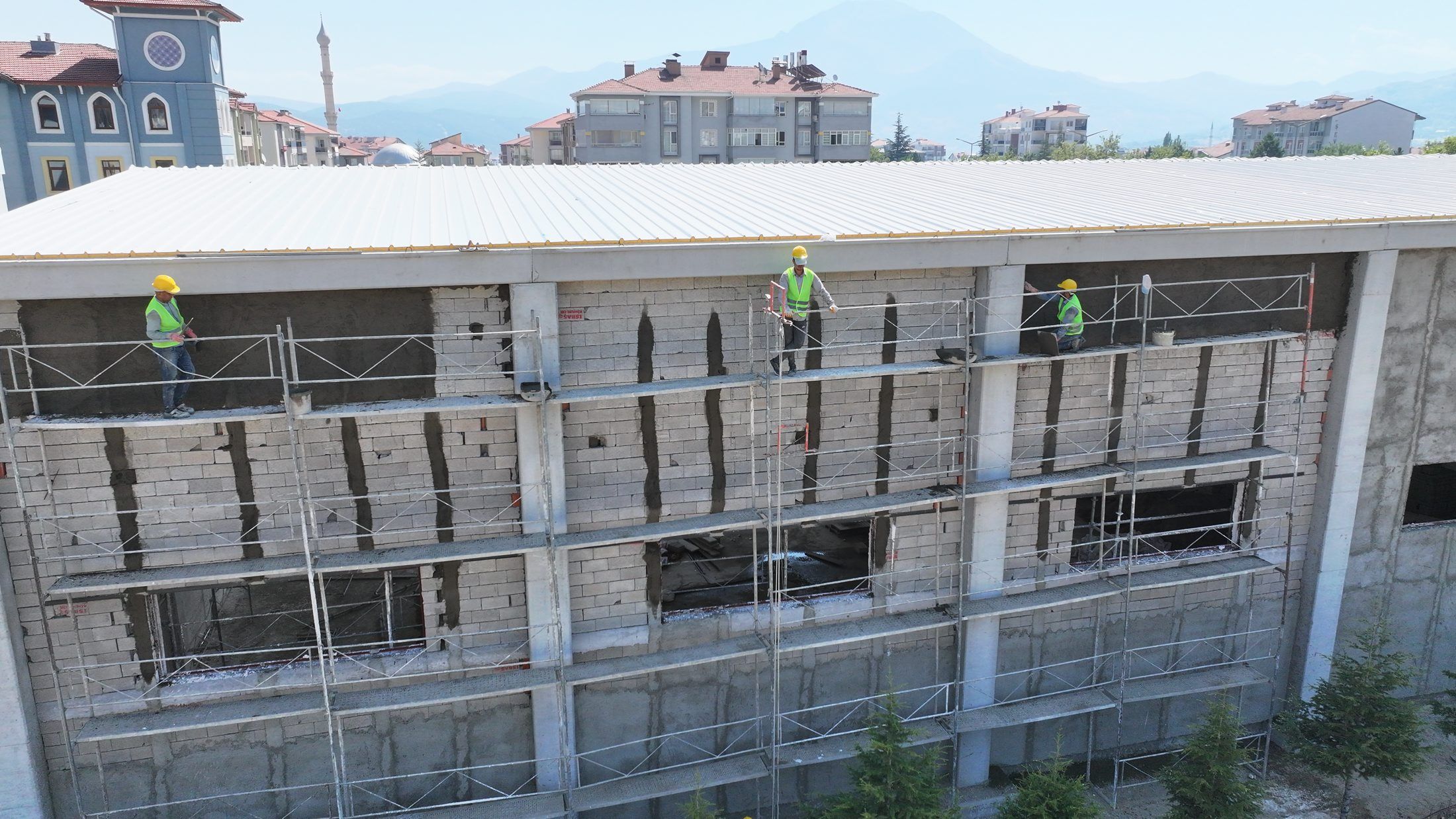 Modern Kapali Spor Salonu Kazandiriliyor (2)