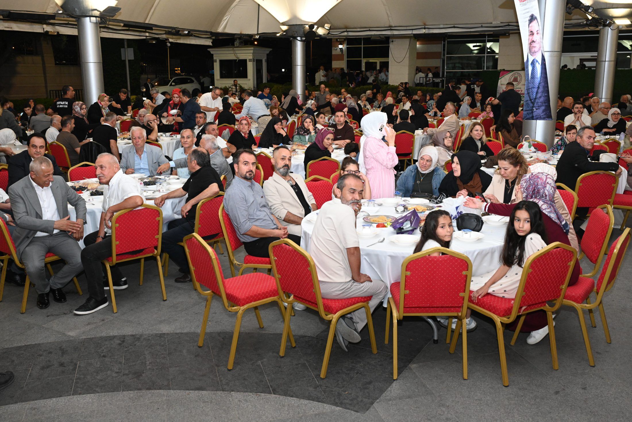 16 09 2026 Istanbuldaki Ispartalilar Bulusma Baskana Tesekkur (2)