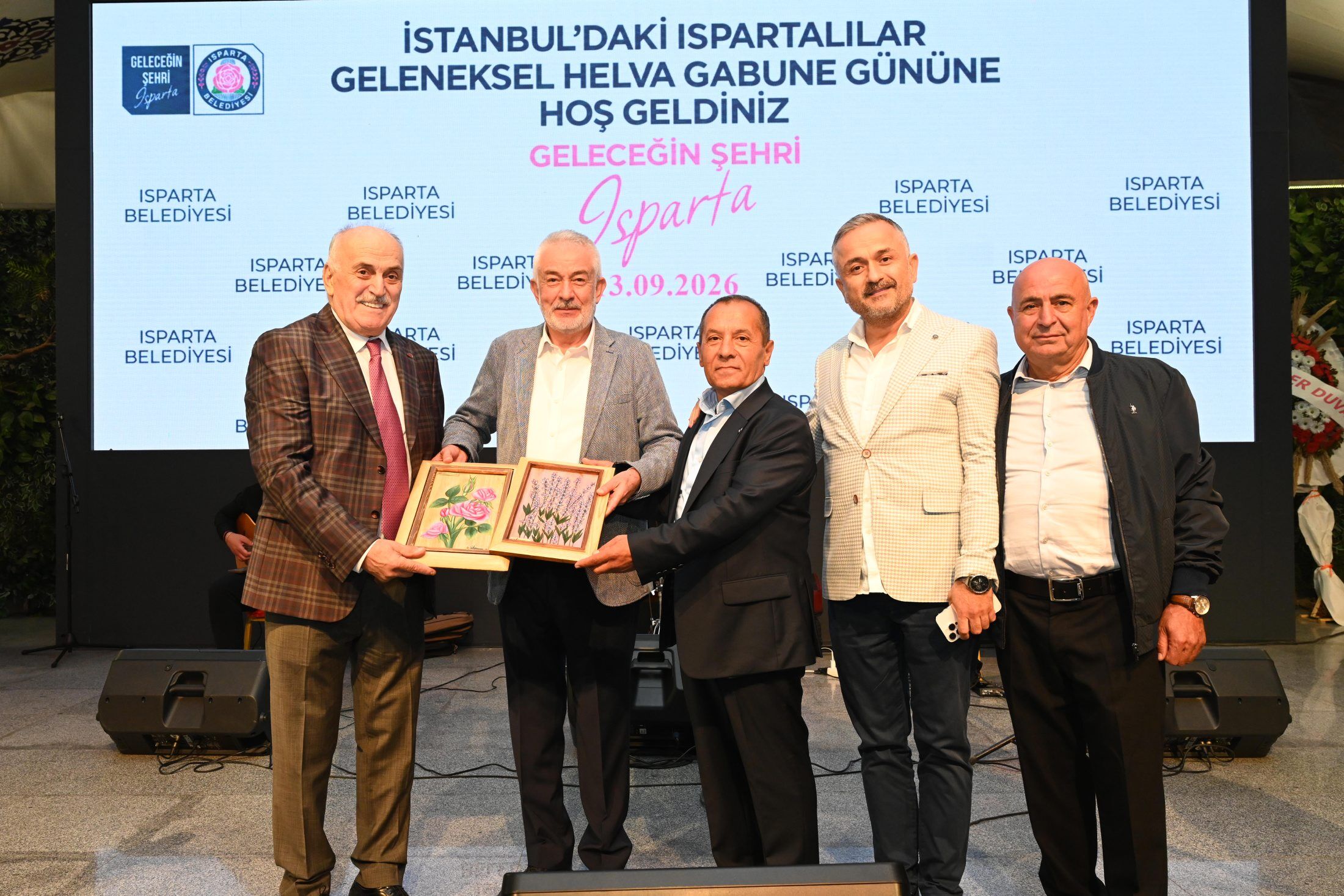 16 09 2026 Istanbuldaki Ispartalilar Bulusma Baskana Tesekkur (5)