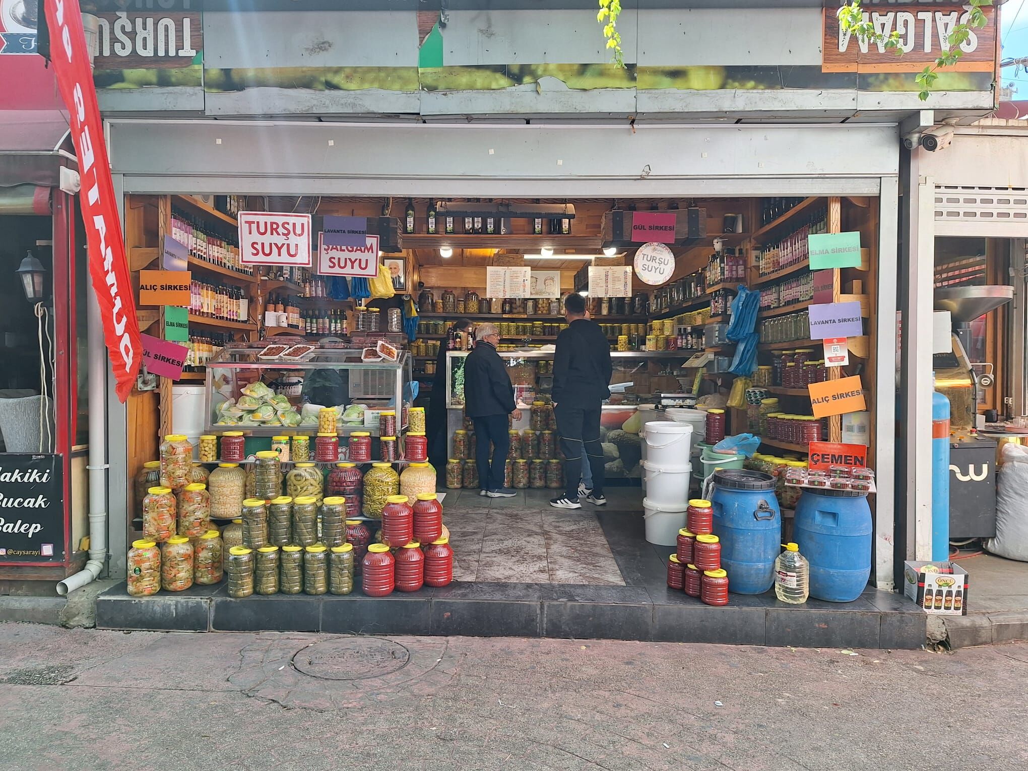 Çalişan Ai̇leleri̇n İmdadina Turşu Market Yeti̇şi̇yor (2)