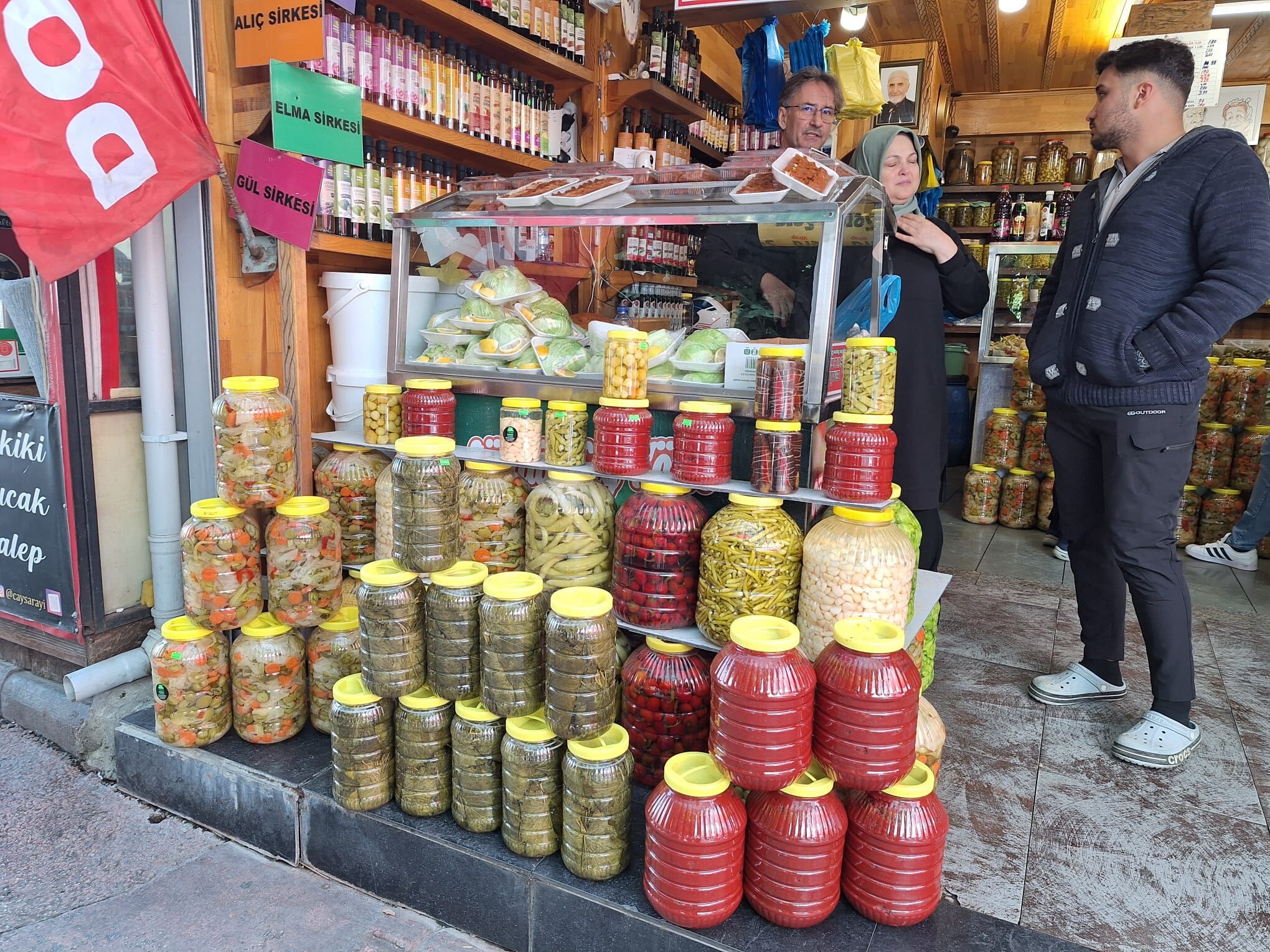 Çalişan Ai̇leleri̇n İmdadina Turşu Market Yeti̇şi̇yor (3)