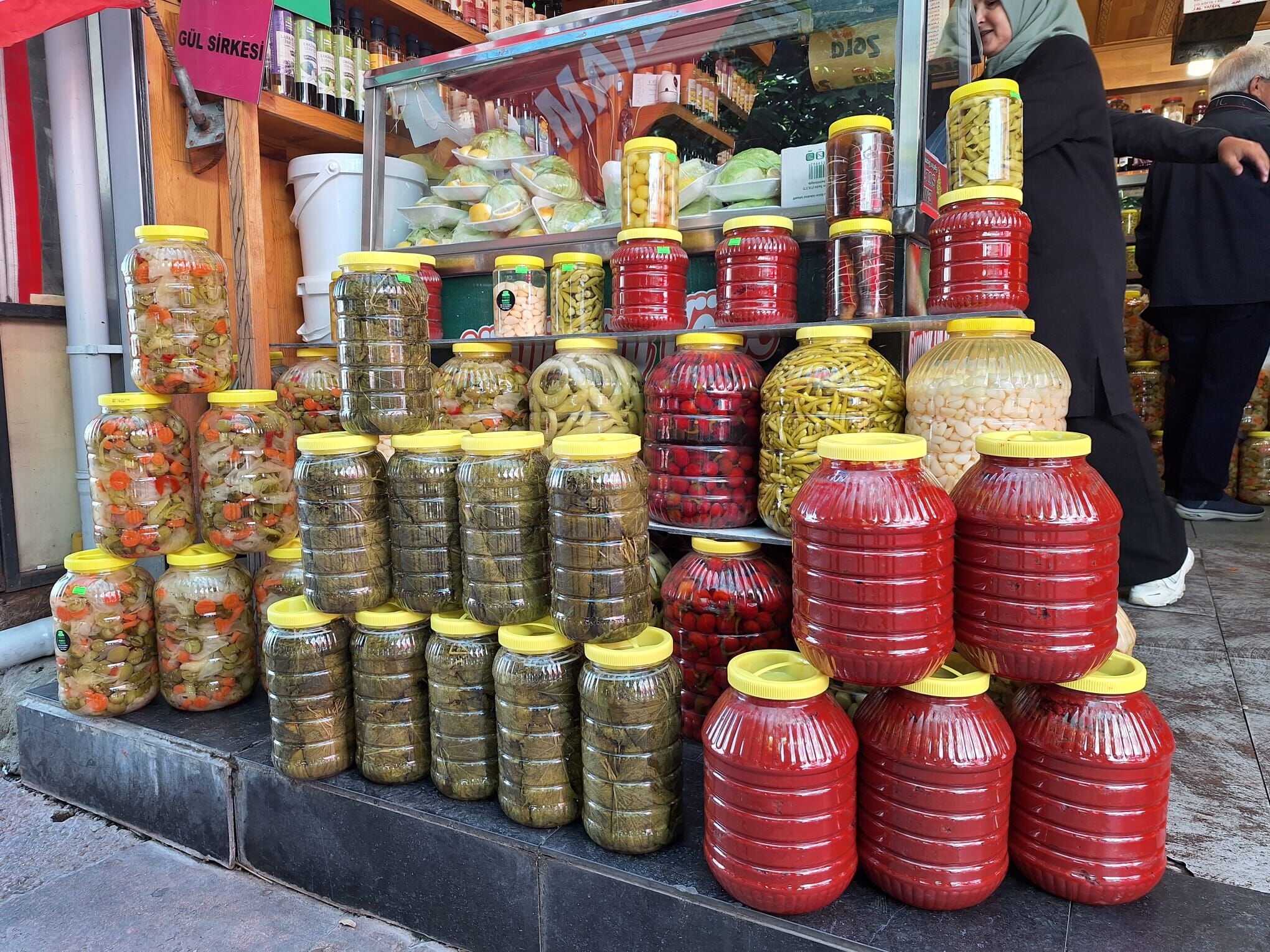 Çalişan Ai̇leleri̇n İmdadina Turşu Market Yeti̇şi̇yor (4)
