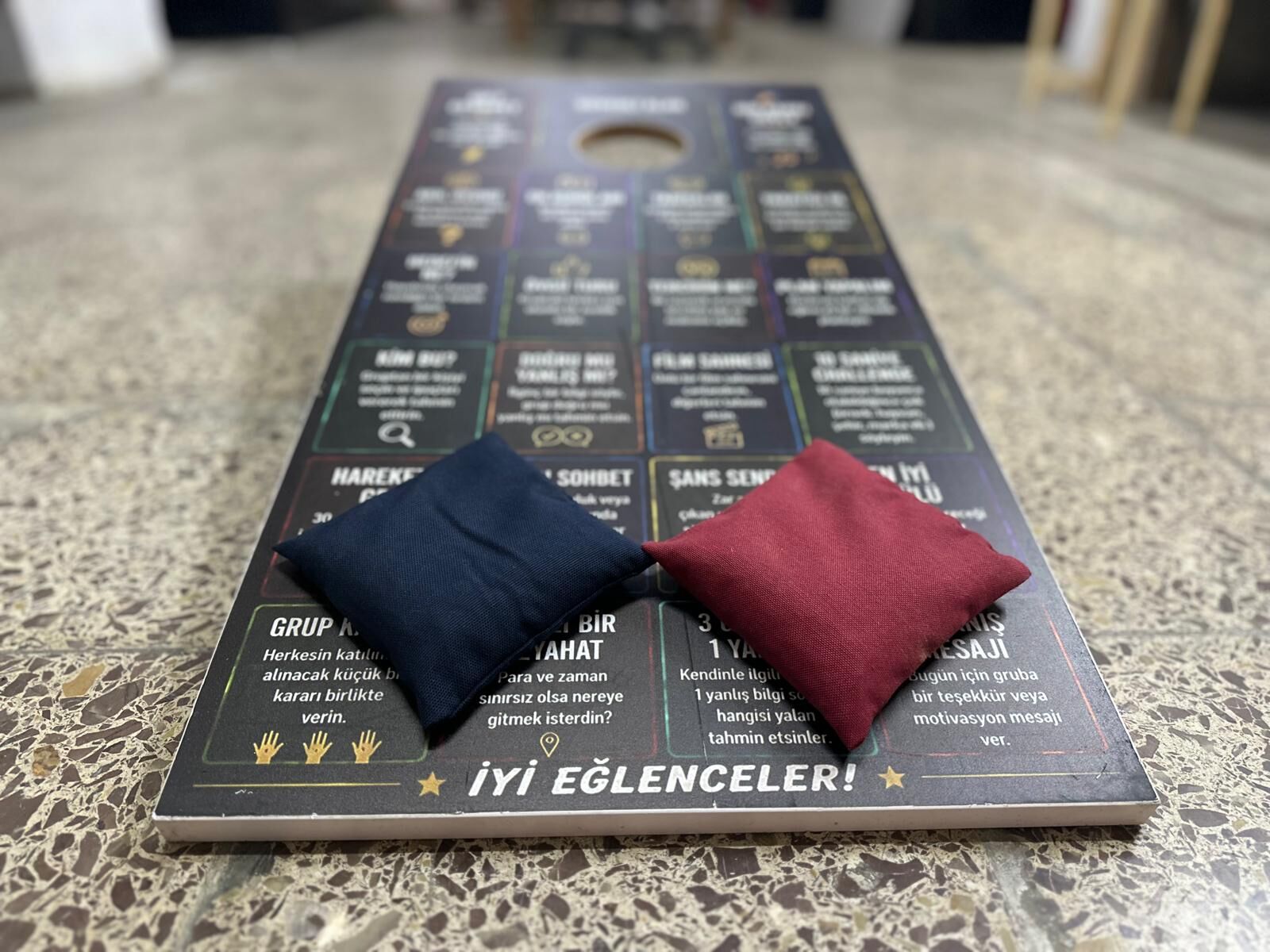 Cornhole Oyunu Farkli Bi̇r Yorumla Çocuklarin Karşisina Çikiyor (1)