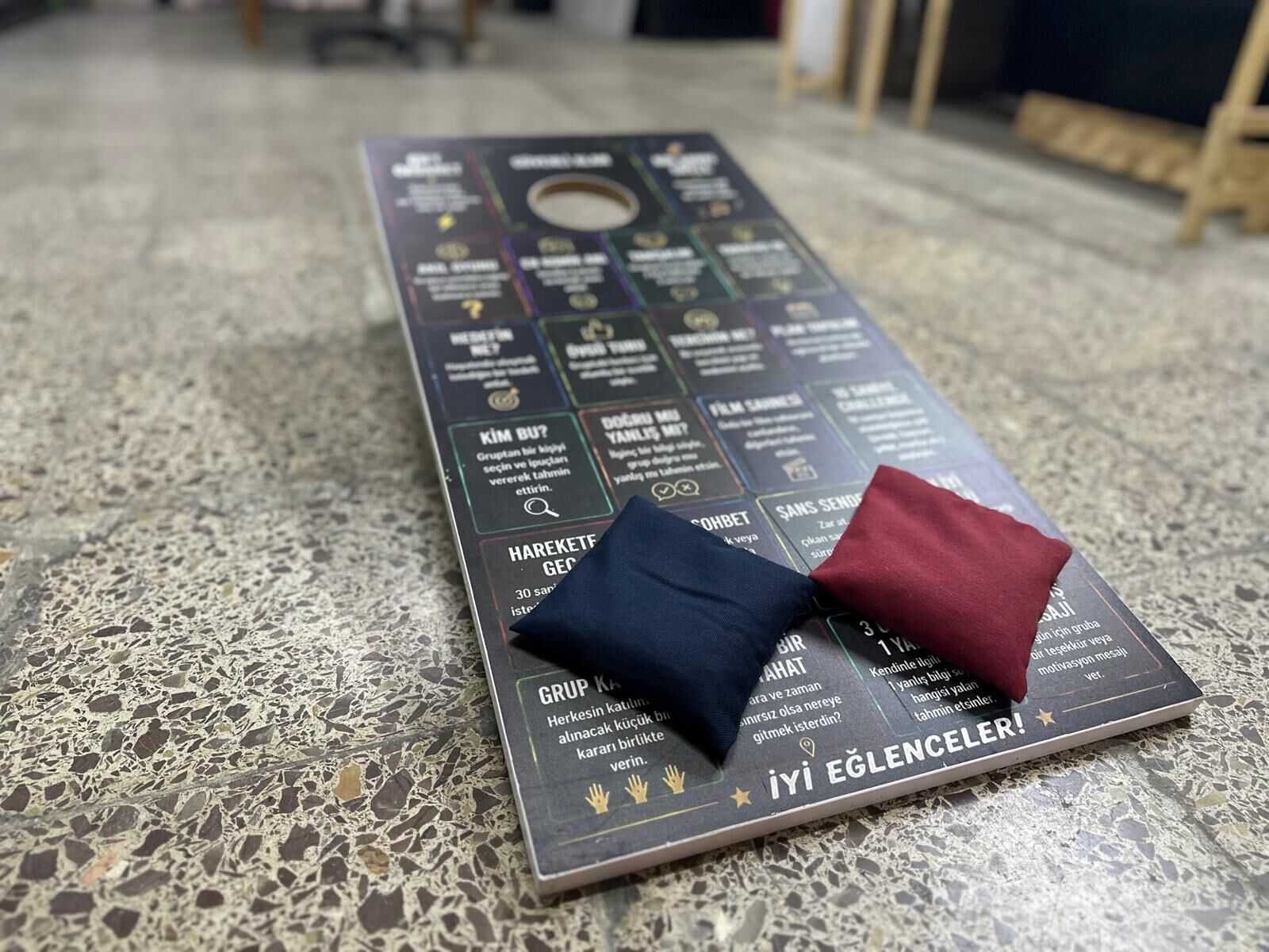 Cornhole Oyunu Farkli Bi̇r Yorumla Çocuklarin Karşisina Çikiyor (3)