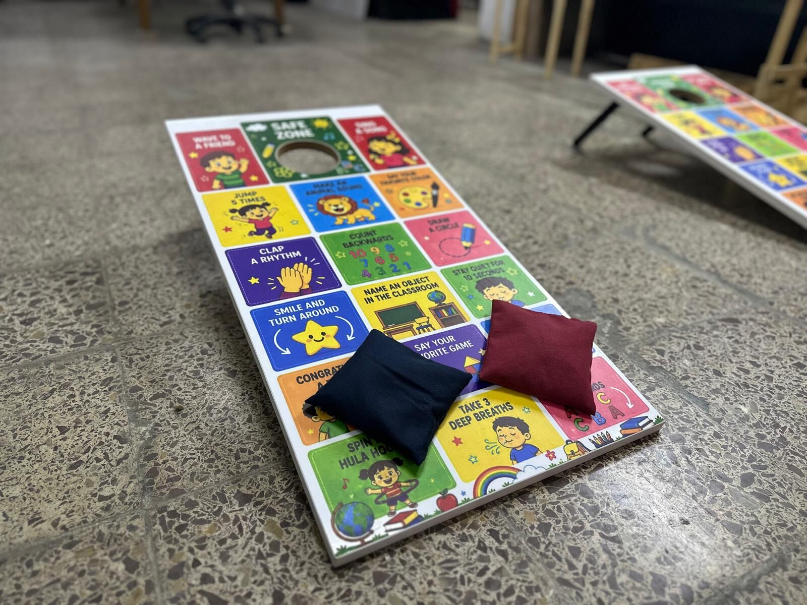 Cornhole Oyunu Farkli Bi̇r Yorumla Çocuklarin Karşisina Çikiyor (6)