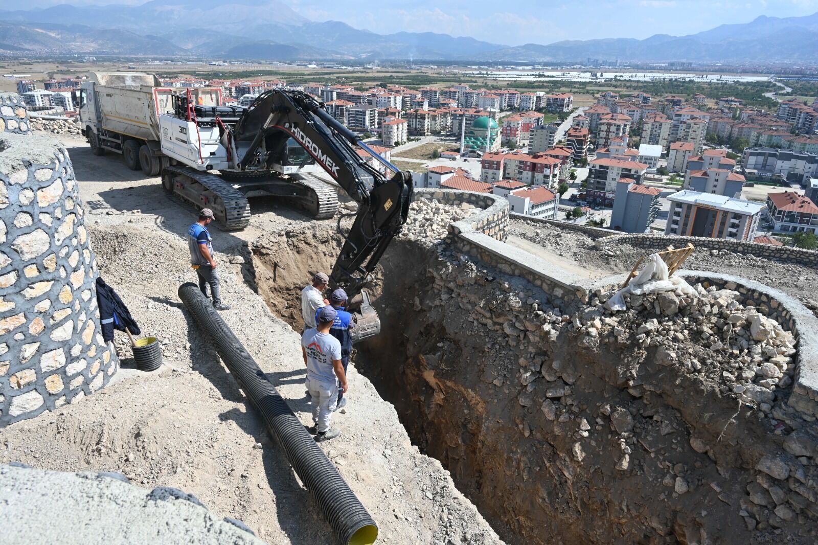 Çünür Tepesi̇ Döner Restoran Projesi̇’nde Çalişmalar Sürüyor (3)