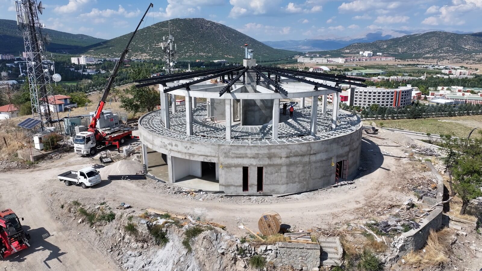 Çünür Tepesi̇ Döner Restoran Projesi̇’nde Çalişmalar Sürüyor (4)