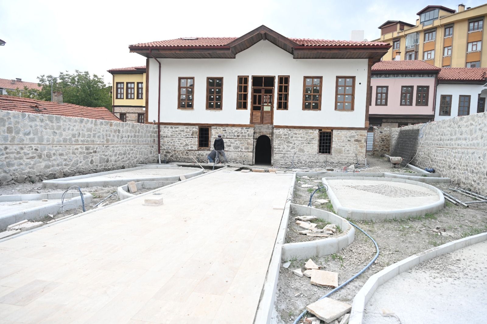 Isparta’da Beyaz Ev Projesi̇ Adim Adim Tamamlaniyor (2)