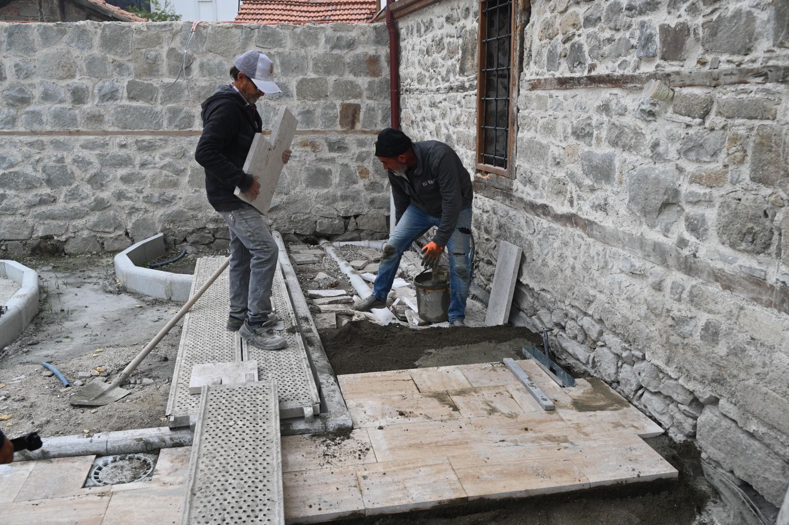 Isparta’da Beyaz Ev Projesi̇ Adim Adim Tamamlaniyor (3)