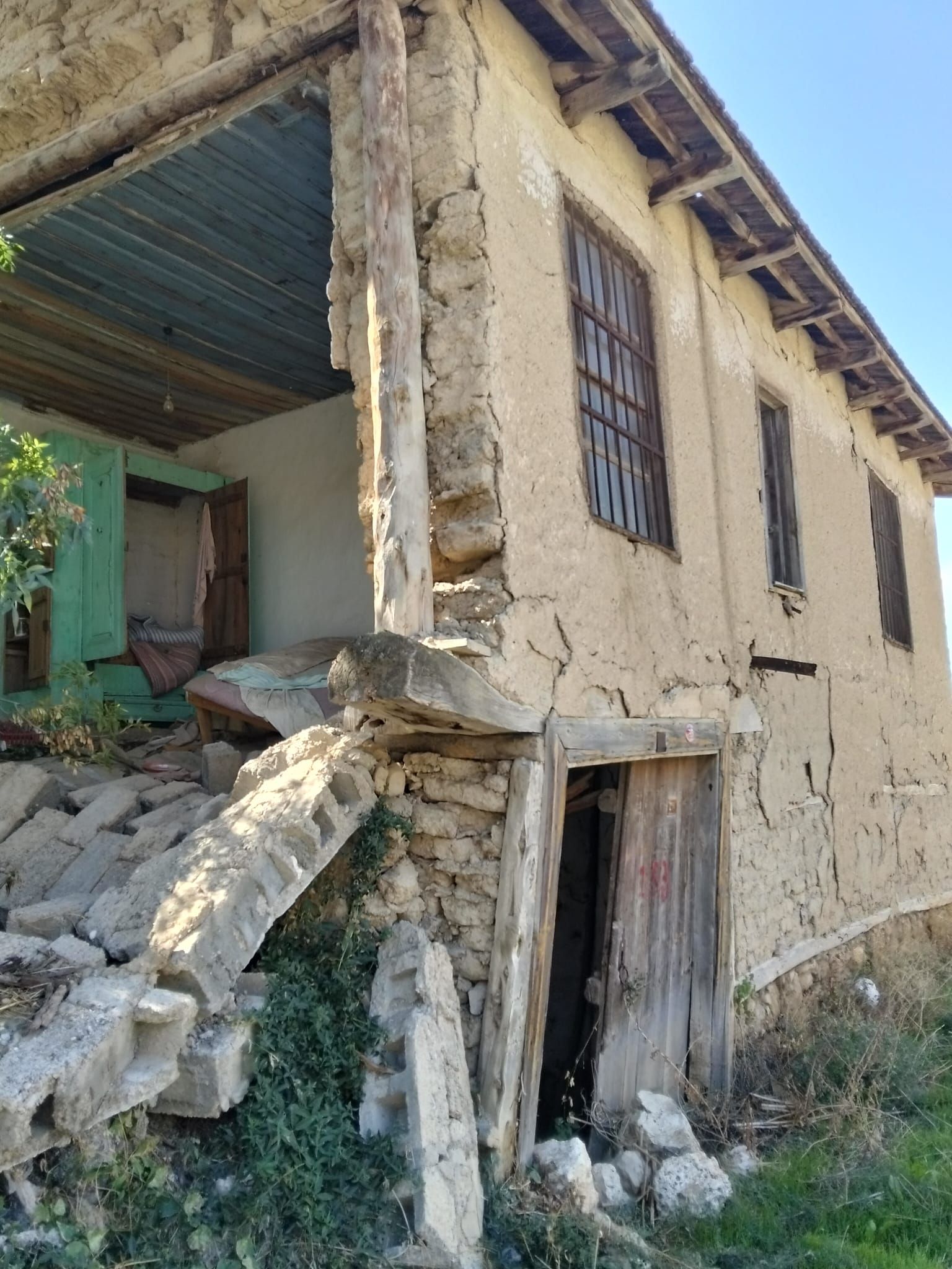 Vatani Kurtaran Kahramanin Evi̇ Yok Oluyor (1)